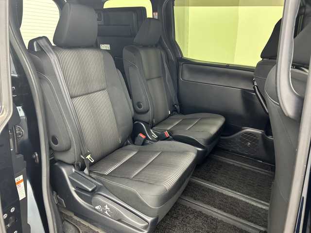 トヨタ ヴォクシー ZS 煌Ⅱ 三重県 2019(平31)年 3.6万km ブラッキッシュアゲハガラスフレーク /禁煙車//純正１０インチナビ//モデリスタエアロ(F・S)//両側パワースライドドア//トヨタセーフティセンス//衝突軽減ブレーキ//レーンキープアシスト//クリアランスソナー//先行車発進告知//クルーズコントロール//ドライブレコーダー//ビルトインＥＴＣ//バックカメラ//アクセサリーソケット//アイドリングストップ//LEDヘッドライト//オートハイビーム//ISOFIX//純正フロアマット//純正16インチアルミホイールf