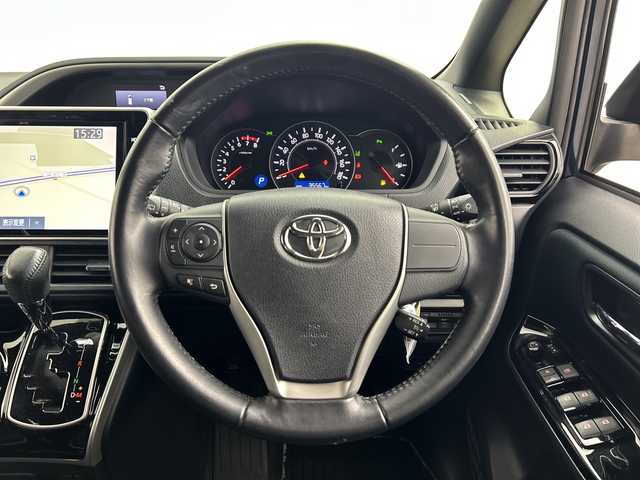 トヨタ ヴォクシー ZS 煌Ⅱ 三重県 2019(平31)年 3.6万km ブラッキッシュアゲハガラスフレーク /禁煙車//純正１０インチナビ//モデリスタエアロ(F・S)//両側パワースライドドア//トヨタセーフティセンス//衝突軽減ブレーキ//レーンキープアシスト//クリアランスソナー//先行車発進告知//クルーズコントロール//ドライブレコーダー//ビルトインＥＴＣ//バックカメラ//アクセサリーソケット//アイドリングストップ//LEDヘッドライト//オートハイビーム//ISOFIX//純正フロアマット//純正16インチアルミホイールf