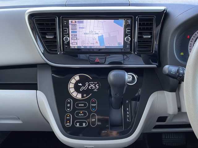 日産 デイズ ルークス X 山口県 2017(平29)年 4.3万km クールシルバー ワンオーナー/純正SDナビ　【MM316D-W】/・Bluetooth接続/・フルセグテレビ/・DVD再生機能有/アラウンドビューモニター/ドライブレコーダー/アイドリングストップ/衝突被害軽減システム/横滑り防止装置/スマートキー/プッシュスタート/片側パワースライドドア/フロアマット/純正14インチアルミホイール/ドアバイザー/保証書