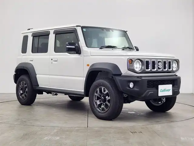 スズキ ジムニー ノマド FC 愛知県 2025(令7)年 0.1千km パール 登録済み未使用車/４ＷＤ/スズキデュアルブレーキサポート/レーダークルーズコントロール/純正8型ナビ/・フルセグ/・Bluetooth/・USB/シートヒーター（D+N)/ミラーヒーター　/パーキングソナー/オートライト/純正１５インチＡＷ/革巻きステアリング/ステアリングリモコン/ダウンヒルアシストコントロール/LEDヘッドライト/スマートキー/Pスタート/横滑り防止装置