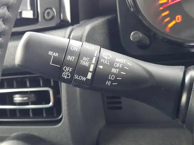 スズキ ジムニー ノマド FC 愛知県 2025(令7)年 0.1千km パール 登録済み未使用車/４ＷＤ/スズキデュアルブレーキサポート/レーダークルーズコントロール/純正8型ナビ/・フルセグ/・Bluetooth/・USB/シートヒーター（D+N)/ミラーヒーター　/パーキングソナー/オートライト/純正１５インチＡＷ/革巻きステアリング/ステアリングリモコン/ダウンヒルアシストコントロール/LEDヘッドライト/スマートキー/Pスタート/横滑り防止装置