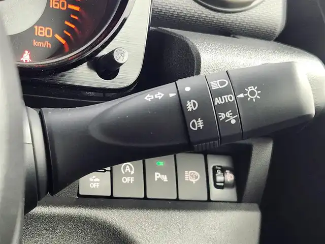 スズキ ジムニー ノマド FC 愛知県 2025(令7)年 0.1千km パール 登録済み未使用車/４ＷＤ/スズキデュアルブレーキサポート/レーダークルーズコントロール/純正8型ナビ/・フルセグ/・Bluetooth/・USB/シートヒーター（D+N)/ミラーヒーター　/パーキングソナー/オートライト/純正１５インチＡＷ/革巻きステアリング/ステアリングリモコン/ダウンヒルアシストコントロール/LEDヘッドライト/スマートキー/Pスタート/横滑り防止装置