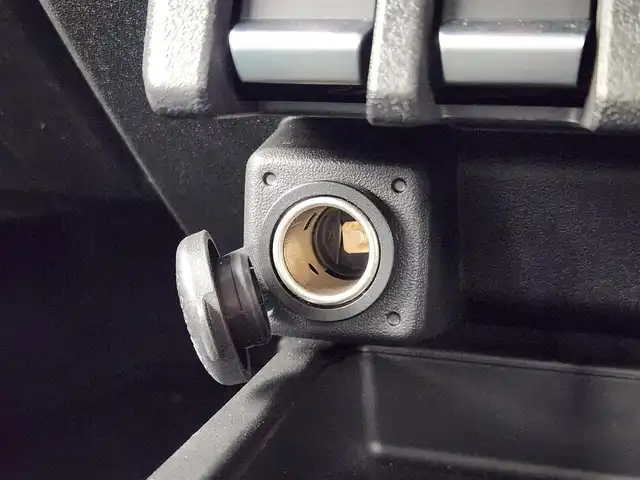 スズキ ジムニー ノマド FC 愛知県 2025(令7)年 0.1千km パール 登録済み未使用車/４ＷＤ/スズキデュアルブレーキサポート/レーダークルーズコントロール/純正8型ナビ/・フルセグ/・Bluetooth/・USB/シートヒーター（D+N)/ミラーヒーター　/パーキングソナー/オートライト/純正１５インチＡＷ/革巻きステアリング/ステアリングリモコン/ダウンヒルアシストコントロール/LEDヘッドライト/スマートキー/Pスタート/横滑り防止装置