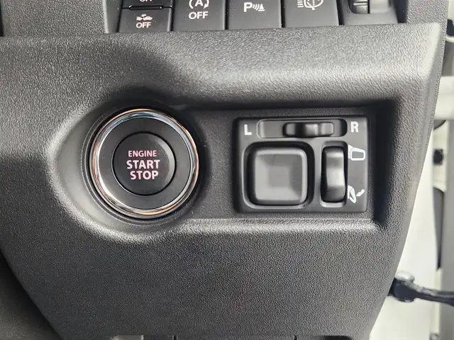 スズキ ジムニー ノマド FC 愛知県 2025(令7)年 0.1千km パール 登録済み未使用車/４ＷＤ/スズキデュアルブレーキサポート/レーダークルーズコントロール/純正8型ナビ/・フルセグ/・Bluetooth/・USB/シートヒーター（D+N)/ミラーヒーター　/パーキングソナー/オートライト/純正１５インチＡＷ/革巻きステアリング/ステアリングリモコン/ダウンヒルアシストコントロール/LEDヘッドライト/スマートキー/Pスタート/横滑り防止装置