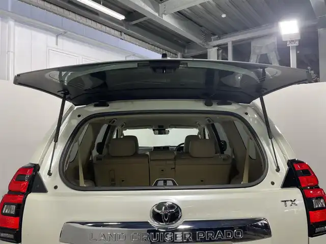 トヨタ ランドクルーザー プラド TX Lパッケージ 大阪府 2022(令4)年 2万km ホワイトパールクリスタルシャイン ベージュ革シート 純正9incナビTV バックカメラ パワーシート/ヒーター/エアコン レーダークルコン 衝突軽減ブレーキ レーンアシスト オートハイビーム ルーフレール クリアランスソナー 4WD