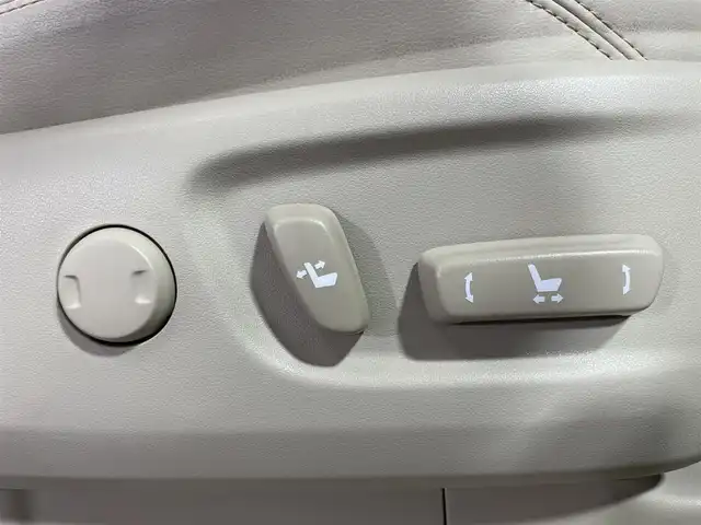 トヨタ ランドクルーザー プラド TX Lパッケージ 大阪府 2022(令4)年 2万km ホワイトパールクリスタルシャイン ベージュ革シート 純正9incナビTV バックカメラ パワーシート/ヒーター/エアコン レーダークルコン 衝突軽減ブレーキ レーンアシスト オートハイビーム ルーフレール クリアランスソナー 4WD