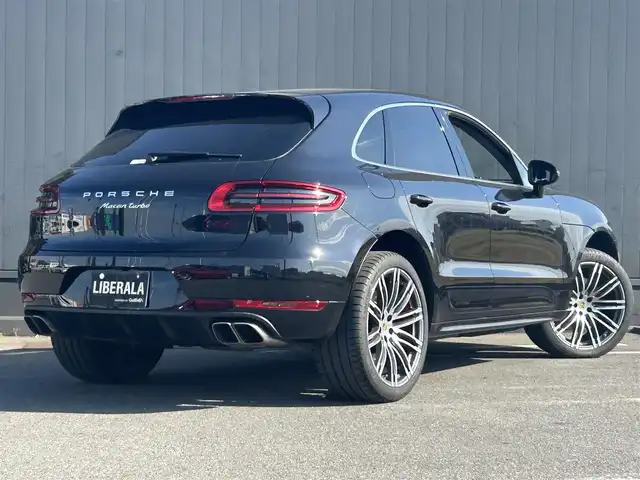 ポルシェ マカン ターボ 茨城県 2015(平27)年 5.7万km ジェットブラック パノラマルーフ/レザーインテリア/レッドキャリパー/ポルシェエントリー＆ドライブシステム/Boseサウンドシステム/純正ナビ　フルセグ/BT/AF/FM/パワーシート/シートメモリ/レザーシート/コーナーセンサー/ステアリングスイッチ/電動リアゲート/パドルシフト/純正アルミホイール/USBポート/パワーバックドア/オートライト/スマートキー