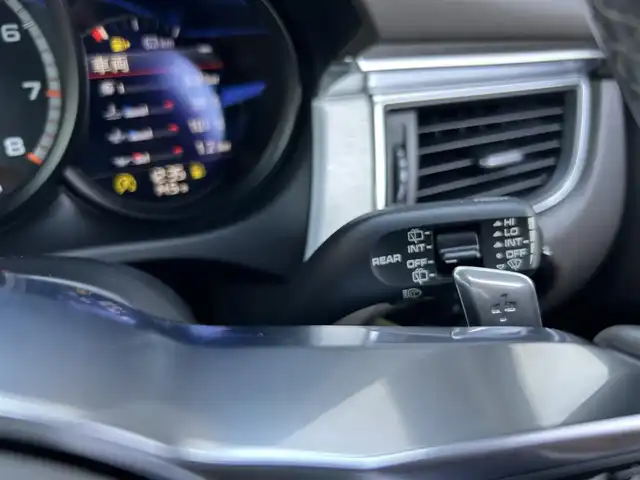 ポルシェ マカン ターボ 茨城県 2015(平27)年 5.7万km ジェットブラック パノラマルーフ/レザーインテリア/レッドキャリパー/ポルシェエントリー＆ドライブシステム/Boseサウンドシステム/純正ナビ　フルセグ/BT/AF/FM/パワーシート/シートメモリ/レザーシート/コーナーセンサー/ステアリングスイッチ/電動リアゲート/パドルシフト/純正アルミホイール/USBポート/パワーバックドア/オートライト/スマートキー