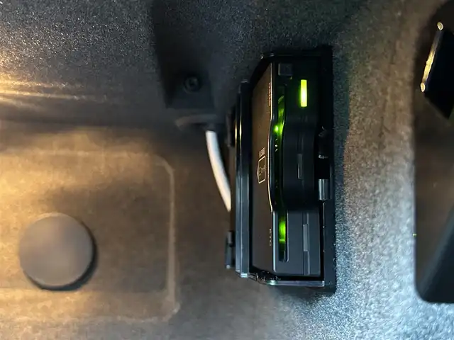 ポルシェ マカン ターボ 茨城県 2015(平27)年 5.7万km ジェットブラック パノラマルーフ/レザーインテリア/レッドキャリパー/ポルシェエントリー＆ドライブシステム/Boseサウンドシステム/純正ナビ　フルセグ/BT/AF/FM/パワーシート/シートメモリ/レザーシート/コーナーセンサー/ステアリングスイッチ/電動リアゲート/パドルシフト/純正アルミホイール/USBポート/パワーバックドア/オートライト/スマートキー