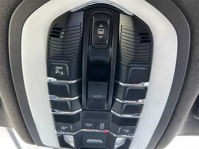 ポルシェ マカン ターボ 茨城県 2015(平27)年 5.7万km ジェットブラック パノラマルーフ/レザーインテリア/レッドキャリパー/ポルシェエントリー＆ドライブシステム/Boseサウンドシステム/純正ナビ　フルセグ/BT/AF/FM/パワーシート/シートメモリ/レザーシート/コーナーセンサー/ステアリングスイッチ/電動リアゲート/パドルシフト/純正アルミホイール/USBポート/パワーバックドア/オートライト/スマートキー