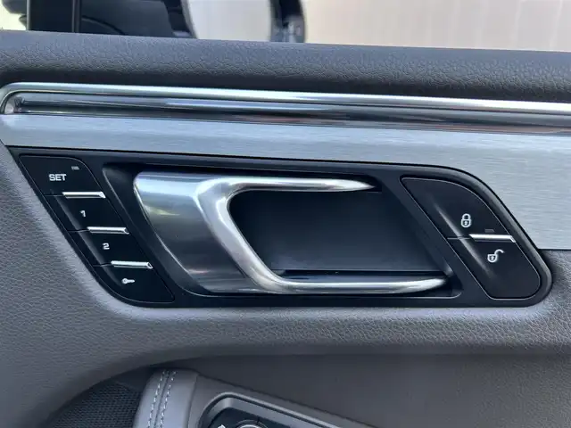 ポルシェ マカン ターボ 茨城県 2015(平27)年 5.7万km ジェットブラック パノラマルーフ/レザーインテリア/レッドキャリパー/ポルシェエントリー＆ドライブシステム/Boseサウンドシステム/純正ナビ　フルセグ/BT/AF/FM/パワーシート/シートメモリ/レザーシート/コーナーセンサー/ステアリングスイッチ/電動リアゲート/パドルシフト/純正アルミホイール/USBポート/パワーバックドア/オートライト/スマートキー