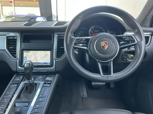 ポルシェ マカン ターボ 茨城県 2015(平27)年 5.7万km ジェットブラック パノラマルーフ/レザーインテリア/レッドキャリパー/ポルシェエントリー＆ドライブシステム/Boseサウンドシステム/純正ナビ　フルセグ/BT/AF/FM/パワーシート/シートメモリ/レザーシート/コーナーセンサー/ステアリングスイッチ/電動リアゲート/パドルシフト/純正アルミホイール/USBポート/パワーバックドア/オートライト/スマートキー