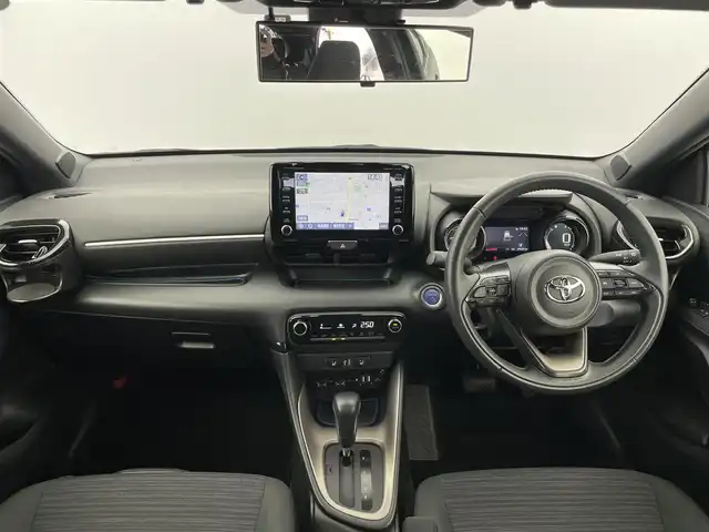 トヨタ ヤリス ハイブリッド Z 富山県 2023(令5)年 2.5万km ブラック 純正ディスプレイオーディオ（AM/FM/BT/USB/フルセグ）/全方位カメラ/ドライブレコーダー/ビルトインETC/D/N席シートヒーター/ハンドルヒーター/ブラインドスポットモニター/衝突被害軽減システム/レーダークルーズコントロール/レーンキープアシスト/コーナーセンサー/横滑り防止装置/アイドリングストップ/モデリスタアルミホイール/社外アルミホイール付冬タイヤ有/純正フロアマット/オートLEDライト/オートマチックハイビーム/革巻きステアリング/ステアリングスイッチ/スマートキー/スペアキー