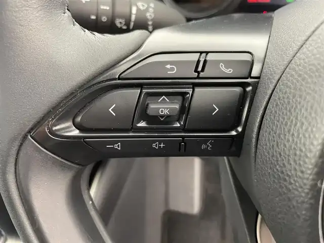 トヨタ ヤリス ハイブリッド Z 富山県 2023(令5)年 2.5万km ブラック 純正ディスプレイオーディオ（AM/FM/BT/USB/フルセグ）/全方位カメラ/ドライブレコーダー/ビルトインETC/D/N席シートヒーター/ハンドルヒーター/ブラインドスポットモニター/衝突被害軽減システム/レーダークルーズコントロール/レーンキープアシスト/コーナーセンサー/横滑り防止装置/アイドリングストップ/モデリスタアルミホイール/社外アルミホイール付冬タイヤ有/純正フロアマット/オートLEDライト/オートマチックハイビーム/革巻きステアリング/ステアリングスイッチ/スマートキー/スペアキー