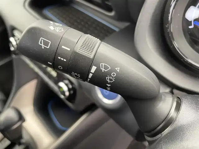 トヨタ ヤリス ハイブリッド Z 富山県 2023(令5)年 2.5万km ブラック 純正ディスプレイオーディオ（AM/FM/BT/USB/フルセグ）/全方位カメラ/ドライブレコーダー/ビルトインETC/D/N席シートヒーター/ハンドルヒーター/ブラインドスポットモニター/衝突被害軽減システム/レーダークルーズコントロール/レーンキープアシスト/コーナーセンサー/横滑り防止装置/アイドリングストップ/モデリスタアルミホイール/社外アルミホイール付冬タイヤ有/純正フロアマット/オートLEDライト/オートマチックハイビーム/革巻きステアリング/ステアリングスイッチ/スマートキー/スペアキー