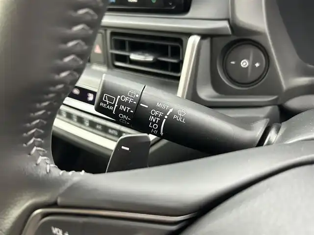 ホンダ ＷＲ－Ｖ Z+ 福岡県 2024(令6)年 0.1万km未満 プラチナホワイトパール 純正８型ナビ（ＢＴ，フルセグＴＶ）　/バックカメラ　/ＡＣＣ　/コーナーセンサー　/衝突軽減ブレーキ　/レーンキープ　/アクセル踏み間違い防止　/パドルシフト／ＭＴモード付　/ハーフレザー　/純正１７インチＡＷ　/ＬＥＤ