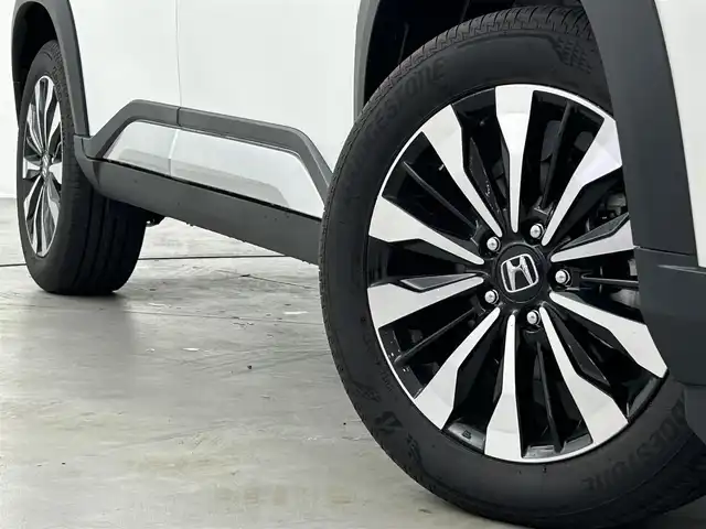 ホンダ ＷＲ－Ｖ Z+ 福岡県 2024(令6)年 0.1万km未満 プラチナホワイトパール 純正８型ナビ（ＢＴ，フルセグＴＶ）　/バックカメラ　/ＡＣＣ　/コーナーセンサー　/衝突軽減ブレーキ　/レーンキープ　/アクセル踏み間違い防止　/パドルシフト／ＭＴモード付　/ハーフレザー　/純正１７インチＡＷ　/ＬＥＤ