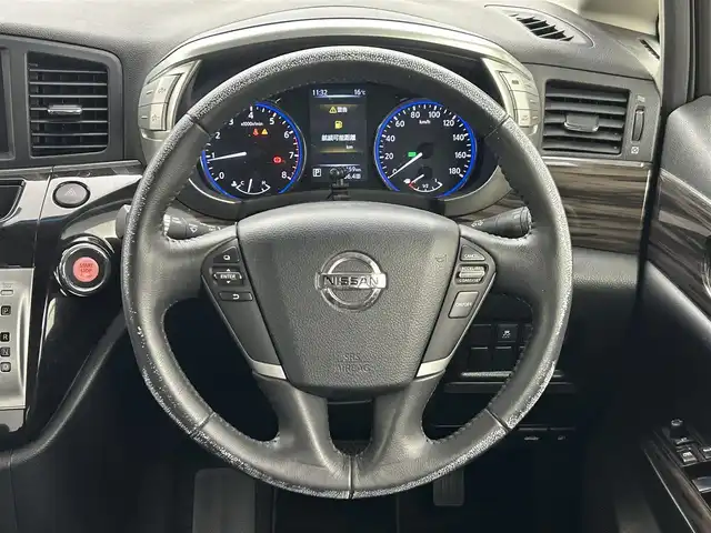 日産 エルグランド 250ハイウェイスターS 岡山県 2017(平29)年 4.7万km ブリリアントホワイトパール 10.1インチフリップダウンモニター/両側電動スライドドア/LEDヘッドライト/バックカメラ/ビルトインETC/オットマン/ハーフレザー/純正アルミホイール/Bluetooth/TV