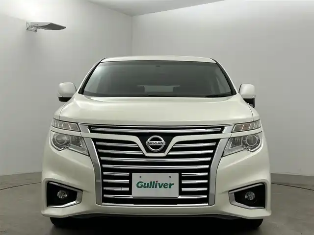 日産 エルグランド 250ハイウェイスターS 岡山県 2017(平29)年 4.7万km ブリリアントホワイトパール 10.1インチフリップダウンモニター/両側電動スライドドア/LEDヘッドライト/バックカメラ/ビルトインETC/オットマン/ハーフレザー/純正アルミホイール/Bluetooth/TV