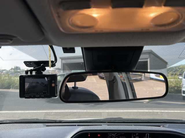 トヨタ アクア G 鹿児島県 2016(平28)年 4.7万km ライムホワイトパールクリスタルシャイン 純正ナビ/Bluetooth/CD/DVD/TV/AM/FM/ETC/ドライブレコーダー/バックモニター/フルセグ/クルーズコントロール/衝突軽減装置/レーン逸脱アラーム/純正フロアマット/オートライト/電動格納ミラー