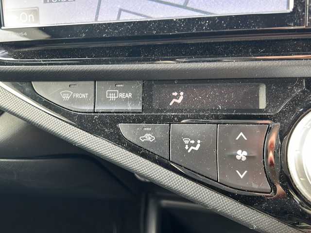 トヨタ アクア G 鹿児島県 2016(平28)年 4.7万km ライムホワイトパールクリスタルシャイン 純正ナビ/Bluetooth/CD/DVD/TV/AM/FM/ETC/ドライブレコーダー/バックモニター/フルセグ/クルーズコントロール/衝突軽減装置/レーン逸脱アラーム/純正フロアマット/オートライト/電動格納ミラー