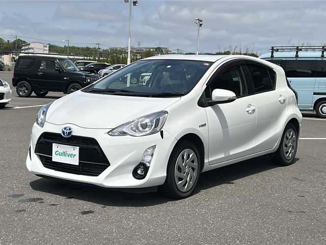 トヨタ アクア G 鹿児島県 2016(平28)年 4.7万km ライムホワイトパールクリスタルシャイン 純正ナビ/Bluetooth/CD/DVD/TV/AM/FM/ETC/ドライブレコーダー/バックモニター/フルセグ/クルーズコントロール/衝突軽減装置/レーン逸脱アラーム/純正フロアマット/オートライト/電動格納ミラー
