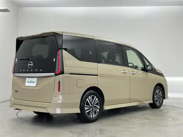 日産 セレナ ハイウェイスター V 埼玉県 2023(令5)年 2.1万km ベージュ 純正１２．３インチナビ　アラウンドビューモニター　プロパイロット　ＢＳＩ　デジタルインナーミラー　ビルトインＥＴＣ２．０　ワイヤレス充電　両側パワースライドドア　レーダークルーズコントロール　アップルCarPlay  純正アルミホイール ＬＥＤライト　地デジフルセグＴＶ　スマートキー　オートライト　スペアキー