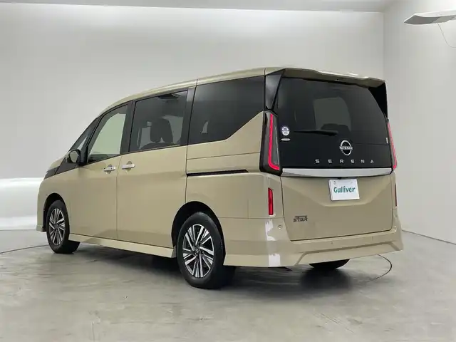 日産 セレナ ハイウェイスター V 埼玉県 2023(令5)年 2.1万km ベージュ 純正１２．３インチナビ　アラウンドビューモニター　プロパイロット　ＢＳＩ　デジタルインナーミラー　ビルトインＥＴＣ２．０　ワイヤレス充電　両側パワースライドドア　レーダークルーズコントロール　アップルCarPlay  純正アルミホイール ＬＥＤライト　地デジフルセグＴＶ　スマートキー　オートライト　スペアキー
