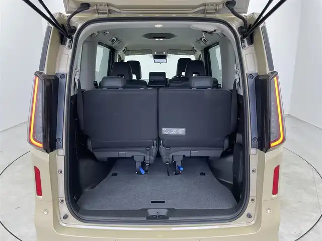 日産 セレナ ハイウェイスター V 埼玉県 2023(令5)年 2.1万km ベージュ 純正１２．３インチナビ　アラウンドビューモニター　プロパイロット　ＢＳＩ　デジタルインナーミラー　ビルトインＥＴＣ２．０　ワイヤレス充電　両側パワースライドドア　レーダークルーズコントロール　アップルCarPlay  純正アルミホイール ＬＥＤライト　地デジフルセグＴＶ　スマートキー　オートライト　スペアキー