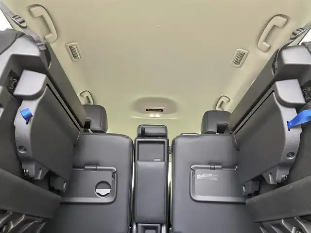 日産 セレナ ハイウェイスター V 埼玉県 2023(令5)年 2.1万km ベージュ 純正１２．３インチナビ　アラウンドビューモニター　プロパイロット　ＢＳＩ　デジタルインナーミラー　ビルトインＥＴＣ２．０　ワイヤレス充電　両側パワースライドドア　レーダークルーズコントロール　アップルCarPlay  純正アルミホイール ＬＥＤライト　地デジフルセグＴＶ　スマートキー　オートライト　スペアキー