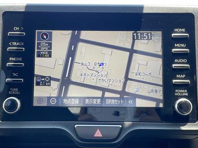 トヨタ ヤリス X 道北・旭川 2023(令5)年 1.1万km プラチナホワイトパールマイカ ・４ＷＤ/・禁煙車/・純正ディスプレイオーディオナビ/　ＢＴ・ミラーキャスト/・トヨタセーフティセンス/　レーダークルーズコントロール/　レーントレーシングアシスト/　プリクラッシュセーフティ/　ロードサインアシスト/　先行車発進告知/・スマートキー/・ステアリングリモコン/・バックカメラ/・ワイパーデアイサー/・新車時保証書/・取説/・ＥＴＣ/・スペアキー×１