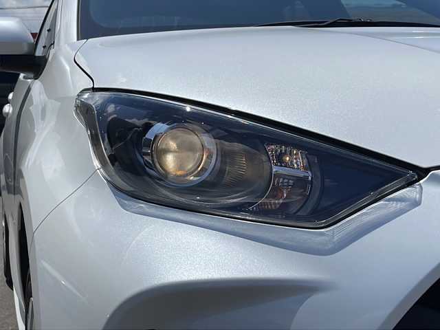 トヨタ ヤリス X 道北・旭川 2023(令5)年 1.1万km プラチナホワイトパールマイカ ・４ＷＤ/・禁煙車/・純正ディスプレイオーディオナビ/　ＢＴ・ミラーキャスト/・トヨタセーフティセンス/　レーダークルーズコントロール/　レーントレーシングアシスト/　プリクラッシュセーフティ/　ロードサインアシスト/　先行車発進告知/・スマートキー/・ステアリングリモコン/・バックカメラ/・ワイパーデアイサー/・新車時保証書/・取説/・ＥＴＣ/・スペアキー×１