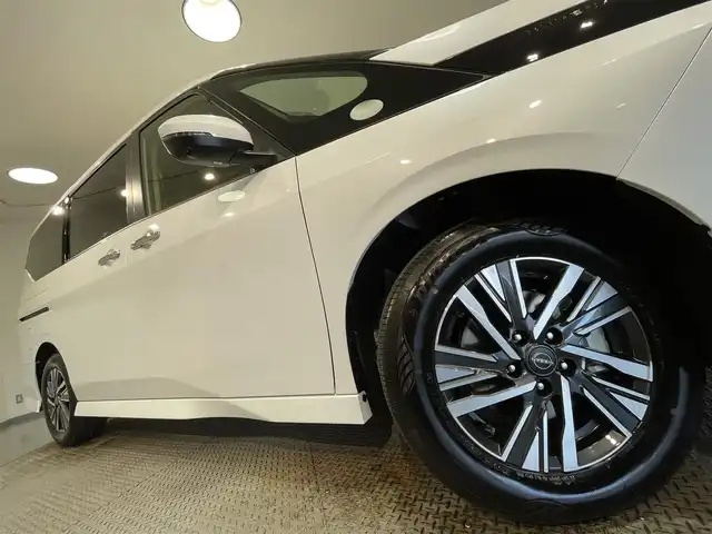 日産 セレナ e－パワー ハイウェイスター V 愛知県 2025(令7)年 0.1千km プリズムホワイト 登録済未使用車　/純正１２．３インチナビ　/（AM/FM/フルセグTV/Bluetooth/USB/CarPlay)/純正フリップダウンモニタ―　/アラウンドビューモニター　/プロパイロット　/衝突軽減ブレーキ　/踏み間違い防止/標識認知機能/両側電動スライドドア　/ビルトインＥＴＣ２．０　/ワイヤレス充電　/デジタルインナーミラー/ドライブレコーダー/クリアランスソナー/後側方車両検知警報（BSW)/SOSコール/プッシュスタート　/　　-スマートキー