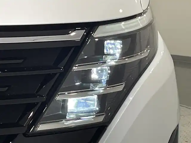 日産 セレナ e－パワー ハイウェイスター V 愛知県 2025(令7)年 0.1千km プリズムホワイト 登録済未使用車　/純正１２．３インチナビ　/（AM/FM/フルセグTV/Bluetooth/USB/CarPlay)/純正フリップダウンモニタ―　/アラウンドビューモニター　/プロパイロット　/衝突軽減ブレーキ　/踏み間違い防止/標識認知機能/両側電動スライドドア　/ビルトインＥＴＣ２．０　/ワイヤレス充電　/デジタルインナーミラー/ドライブレコーダー/クリアランスソナー/後側方車両検知警報（BSW)/SOSコール/プッシュスタート　/　　-スマートキー