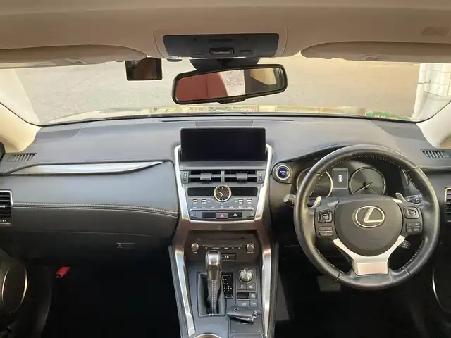 レクサス ＮＸ 300h Iパッケージ 兵庫県 2018(平30)年 4.6万km ブラック 純正メモリナビ/・TV/AM/FM/DVD/CD/BT/ドラレコ/ビルトインＥＴＣ２．０/前後コーナーセンサー/クルーズコントロール/バックモニター/横滑り防止装置/電動リアゲート/前席シートヒーター/前席パワーシート/プリクラッシュ/オートライト/パーキングサポートブレーキ/レーンキープアシスト/保証書