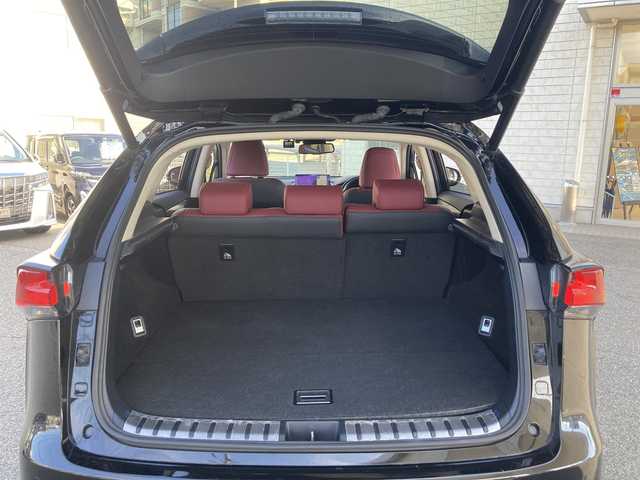 レクサス ＮＸ 300h Iパッケージ 兵庫県 2018(平30)年 4.6万km ブラック 純正メモリナビ/・TV/AM/FM/DVD/CD/BT/ドラレコ/ビルトインＥＴＣ２．０/前後コーナーセンサー/クルーズコントロール/バックモニター/横滑り防止装置/電動リアゲート/前席シートヒーター/前席パワーシート/プリクラッシュ/オートライト/パーキングサポートブレーキ/レーンキープアシスト/保証書