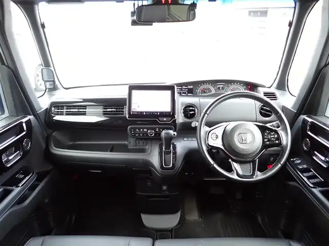 ホンダ Ｎ ＢＯＸ カスタム L ターボ 千葉県 2021(令3)年 1.6万km プラチナホワイトパール 8インチナビ(AVIC-RL811)/・フルセグテレビ/・CD/DVD/・Bluetooth/・ミュージックサーバー/バックカメラ/ドライブレコーダー前後/ETC/ホンダセンシング/・衝突軽減ブレーキ/・誤発進抑制機能/・後方誤発進抑制機能/・歩行者事故低減ステアリング/・路外逸脱抑制機能/・先行車発進お知らせ機能/・標識認識機能/・オートハイビーム/クルーズコントロール/パドルシフト/LEDヘッドライト/LEDフォグライト/両側パワースライドドア /純正15インチAW