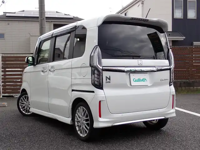 ホンダ Ｎ ＢＯＸ カスタム L ターボ 千葉県 2021(令3)年 1.6万km プラチナホワイトパール 8インチナビ(AVIC-RL811)/・フルセグテレビ/・CD/DVD/・Bluetooth/・ミュージックサーバー/バックカメラ/ドライブレコーダー前後/ETC/ホンダセンシング/・衝突軽減ブレーキ/・誤発進抑制機能/・後方誤発進抑制機能/・歩行者事故低減ステアリング/・路外逸脱抑制機能/・先行車発進お知らせ機能/・標識認識機能/・オートハイビーム/クルーズコントロール/パドルシフト/LEDヘッドライト/LEDフォグライト/両側パワースライドドア /純正15インチAW
