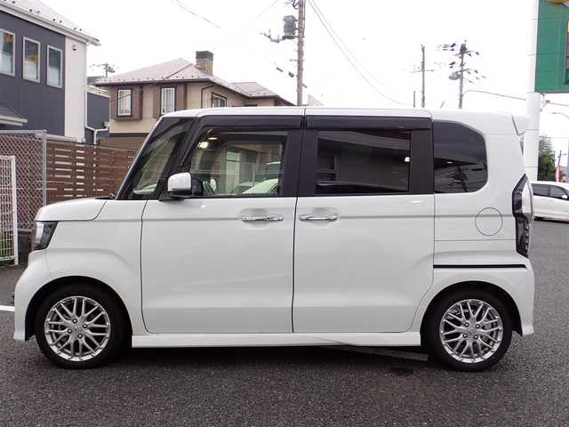 ホンダ Ｎ ＢＯＸ カスタム L ターボ 千葉県 2021(令3)年 1.6万km プラチナホワイトパール 8インチナビ(AVIC-RL811)/・フルセグテレビ/・CD/DVD/・Bluetooth/・ミュージックサーバー/バックカメラ/ドライブレコーダー前後/ETC/ホンダセンシング/・衝突軽減ブレーキ/・誤発進抑制機能/・後方誤発進抑制機能/・歩行者事故低減ステアリング/・路外逸脱抑制機能/・先行車発進お知らせ機能/・標識認識機能/・オートハイビーム/クルーズコントロール/パドルシフト/LEDヘッドライト/LEDフォグライト/両側パワースライドドア /純正15インチAW