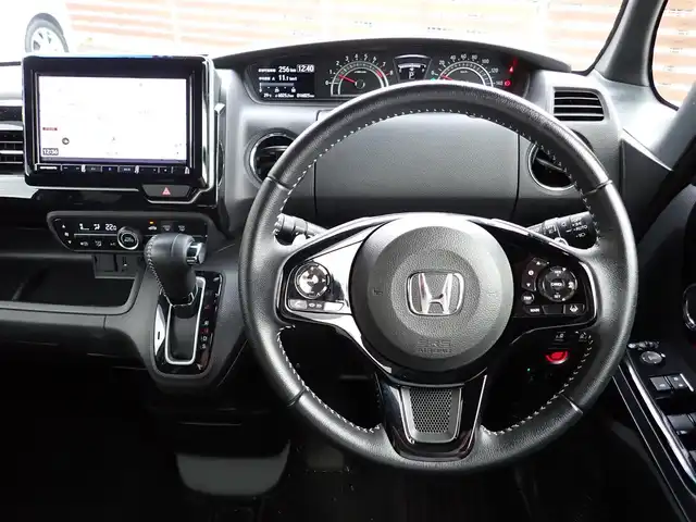 ホンダ Ｎ ＢＯＸ カスタム L ターボ 千葉県 2021(令3)年 1.6万km プラチナホワイトパール 8インチナビ(AVIC-RL811)/・フルセグテレビ/・CD/DVD/・Bluetooth/・ミュージックサーバー/バックカメラ/ドライブレコーダー前後/ETC/ホンダセンシング/・衝突軽減ブレーキ/・誤発進抑制機能/・後方誤発進抑制機能/・歩行者事故低減ステアリング/・路外逸脱抑制機能/・先行車発進お知らせ機能/・標識認識機能/・オートハイビーム/クルーズコントロール/パドルシフト/LEDヘッドライト/LEDフォグライト/両側パワースライドドア /純正15インチAW