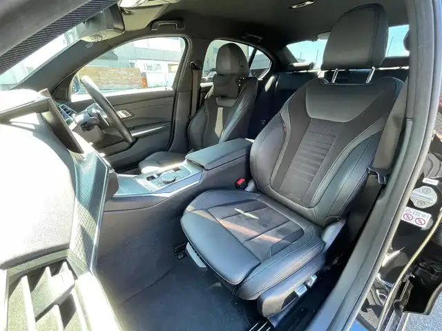 ＢＭＷ ３２０ｄ 青森県 2023(令5)年 4万km 黒 ４WD/純正ナビ/（Bluetooth・AppleCarPlay・USB）/バーチャルコックピット/ヘッドアップディスプレイ/全方位カメラ/ドライブレコーダー/AI音声会話システム/アダプティブクルーズコントロール/レーンキープアシスト/パーキングアシスト/速度制限認識/接近警告/後車追突警告/衝突軽減/アダプティブLEDヘッドライト/ハイビームアシスト/レインセンサー/置くだけ充電/ハーフレザーシート/メモリー付パワーシート/シートヒーター/革巻きステアリング/ステアリングスイッチ/パドルシフト/ウインカーミラー/電動パーキングブレーキ/ウインカーミラー/プッシュスタート/スマートキーX2/エアバック（W・サイド・カーテン）/ABS/横滑り防止機能/取扱説明書/保証書/点検記録簿（R6・R7）