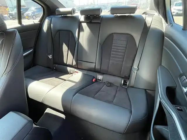 ＢＭＷ ３２０ｄ 青森県 2023(令5)年 4万km 黒 ４WD/純正ナビ/（Bluetooth・AppleCarPlay・USB）/バーチャルコックピット/ヘッドアップディスプレイ/全方位カメラ/ドライブレコーダー/AI音声会話システム/アダプティブクルーズコントロール/レーンキープアシスト/パーキングアシスト/速度制限認識/接近警告/後車追突警告/衝突軽減/アダプティブLEDヘッドライト/ハイビームアシスト/レインセンサー/置くだけ充電/ハーフレザーシート/メモリー付パワーシート/シートヒーター/革巻きステアリング/ステアリングスイッチ/パドルシフト/ウインカーミラー/電動パーキングブレーキ/ウインカーミラー/プッシュスタート/スマートキーX2/エアバック（W・サイド・カーテン）/ABS/横滑り防止機能/取扱説明書/保証書/点検記録簿（R6・R7）