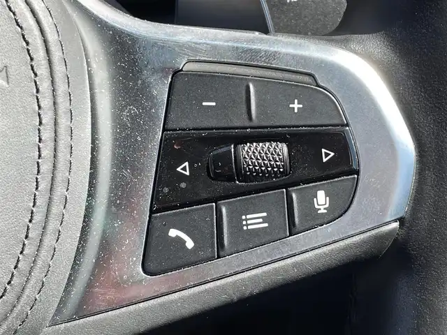 ＢＭＷ ３２０ｄ 青森県 2023(令5)年 4万km 黒 ４WD/純正ナビ/（Bluetooth・AppleCarPlay・USB）/バーチャルコックピット/ヘッドアップディスプレイ/全方位カメラ/ドライブレコーダー/AI音声会話システム/アダプティブクルーズコントロール/レーンキープアシスト/パーキングアシスト/速度制限認識/接近警告/後車追突警告/衝突軽減/アダプティブLEDヘッドライト/ハイビームアシスト/レインセンサー/置くだけ充電/ハーフレザーシート/メモリー付パワーシート/シートヒーター/革巻きステアリング/ステアリングスイッチ/パドルシフト/ウインカーミラー/電動パーキングブレーキ/ウインカーミラー/プッシュスタート/スマートキーX2/エアバック（W・サイド・カーテン）/ABS/横滑り防止機能/取扱説明書/保証書/点検記録簿（R6・R7）
