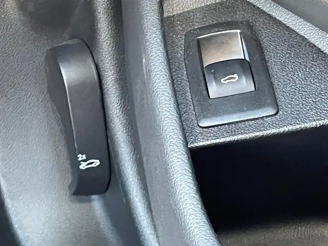 ＢＭＷ ３２０ｄ 青森県 2023(令5)年 4万km 黒 ４WD/純正ナビ/（Bluetooth・AppleCarPlay・USB）/バーチャルコックピット/ヘッドアップディスプレイ/全方位カメラ/ドライブレコーダー/AI音声会話システム/アダプティブクルーズコントロール/レーンキープアシスト/パーキングアシスト/速度制限認識/接近警告/後車追突警告/衝突軽減/アダプティブLEDヘッドライト/ハイビームアシスト/レインセンサー/置くだけ充電/ハーフレザーシート/メモリー付パワーシート/シートヒーター/革巻きステアリング/ステアリングスイッチ/パドルシフト/ウインカーミラー/電動パーキングブレーキ/ウインカーミラー/プッシュスタート/スマートキーX2/エアバック（W・サイド・カーテン）/ABS/横滑り防止機能/取扱説明書/保証書/点検記録簿（R6・R7）
