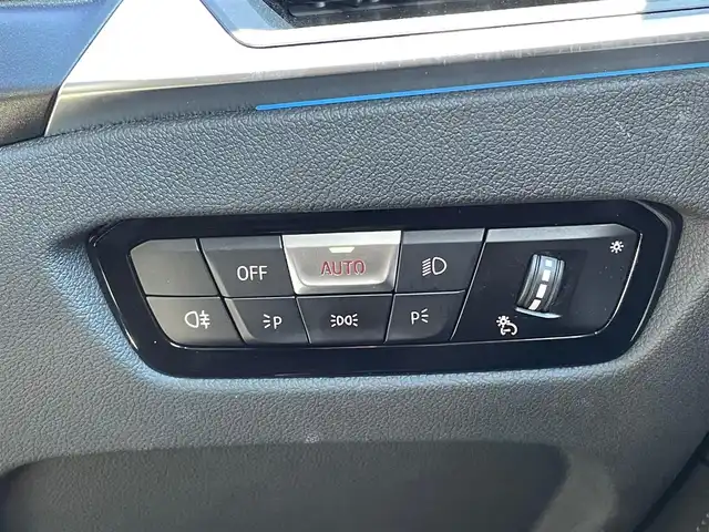 ＢＭＷ ３２０ｄ 青森県 2023(令5)年 4万km 黒 ４WD/純正ナビ/（Bluetooth・AppleCarPlay・USB）/バーチャルコックピット/ヘッドアップディスプレイ/全方位カメラ/ドライブレコーダー/AI音声会話システム/アダプティブクルーズコントロール/レーンキープアシスト/パーキングアシスト/速度制限認識/接近警告/後車追突警告/衝突軽減/アダプティブLEDヘッドライト/ハイビームアシスト/レインセンサー/置くだけ充電/ハーフレザーシート/メモリー付パワーシート/シートヒーター/革巻きステアリング/ステアリングスイッチ/パドルシフト/ウインカーミラー/電動パーキングブレーキ/ウインカーミラー/プッシュスタート/スマートキーX2/エアバック（W・サイド・カーテン）/ABS/横滑り防止機能/取扱説明書/保証書/点検記録簿（R6・R7）