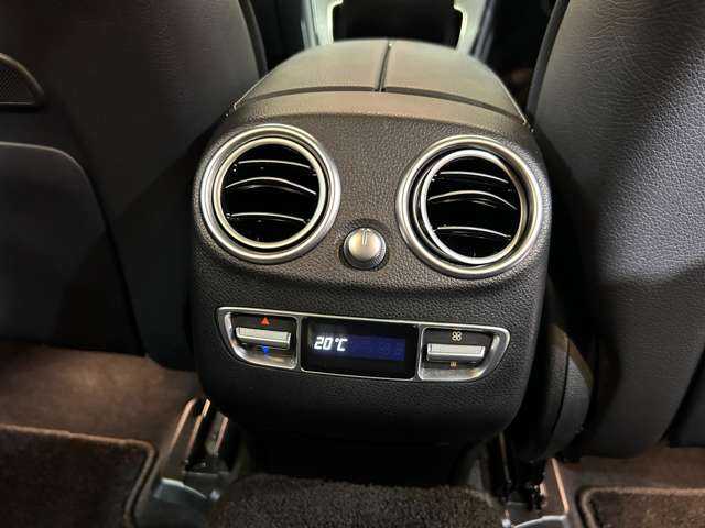 メルセデス・ベンツ ＧＬＣ２２０ d 4マチック AMGライン 千葉県 2020(令2)年 7.1万km オブシディアンブラック レザーエクスクルーシブＰＫＧ　/サンルーフ　/Ｂｕｒｍｅｓｔｅｒ　/黒革シート　/ベンチレーション　/シートヒーター　/パワーシート　/アンビエントライト　/電動リアゲート　/３６０°カメラ/レーダーセーフティＰＫＧ
