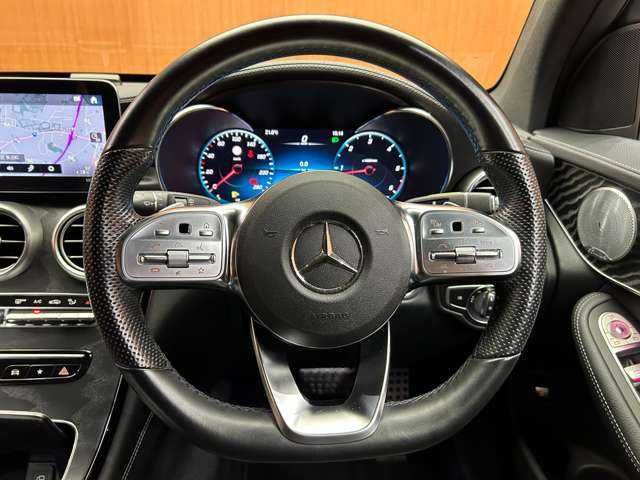 メルセデス・ベンツ ＧＬＣ２２０ d 4マチック AMGライン 千葉県 2020(令2)年 7.1万km オブシディアンブラック レザーエクスクルーシブＰＫＧ　/サンルーフ　/Ｂｕｒｍｅｓｔｅｒ　/黒革シート　/ベンチレーション　/シートヒーター　/パワーシート　/アンビエントライト　/電動リアゲート　/３６０°カメラ/レーダーセーフティＰＫＧ