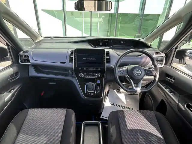 日産 セレナ e－パワー ハイウェイスター V 和歌山県 2020(令2)年 0.8万km ブリリアントシルバー 純正１０インチナビ/全方位カメラ/フルセグTV/衝突軽減ブレーキ/レーダークルコン/前後コーナーセンサー/オートライト/ドラレコ/ETC/社外フリップダウンモニター/両側パワスラ/ハンズフリーオートスライド/LEDヘッドライト/フォグランプ/オートホールド
