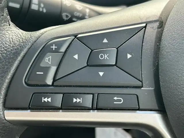 日産 セレナ e－パワー ハイウェイスター V 和歌山県 2020(令2)年 0.8万km ブリリアントシルバー 純正１０インチナビ/全方位カメラ/フルセグTV/衝突軽減ブレーキ/レーダークルコン/前後コーナーセンサー/オートライト/ドラレコ/ETC/社外フリップダウンモニター/両側パワスラ/ハンズフリーオートスライド/LEDヘッドライト/フォグランプ/オートホールド