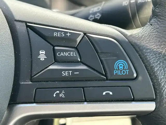 日産 セレナ e－パワー ハイウェイスター V 和歌山県 2020(令2)年 0.8万km ブリリアントシルバー 純正１０インチナビ/全方位カメラ/フルセグTV/衝突軽減ブレーキ/レーダークルコン/前後コーナーセンサー/オートライト/ドラレコ/ETC/社外フリップダウンモニター/両側パワスラ/ハンズフリーオートスライド/LEDヘッドライト/フォグランプ/オートホールド